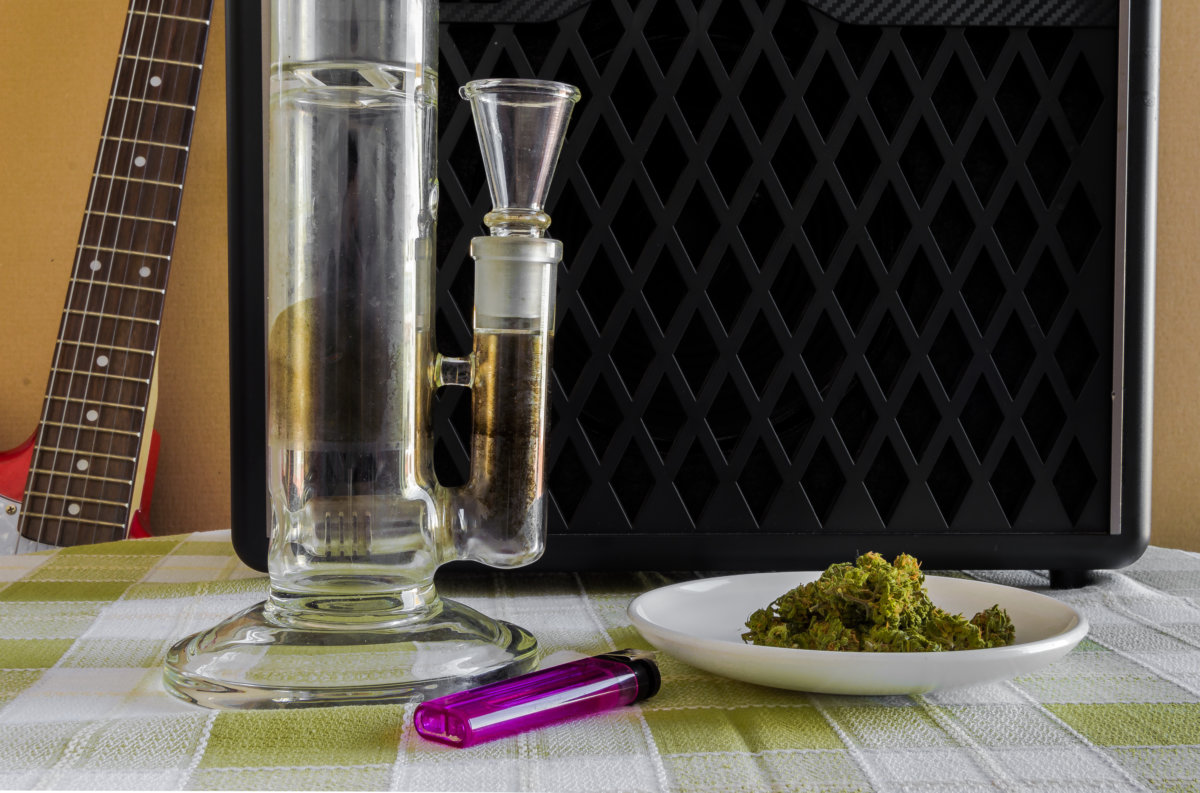 大麻とボング