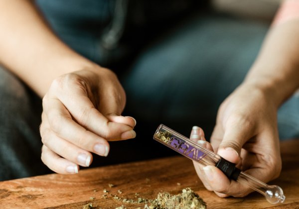 大麻の吸引器具