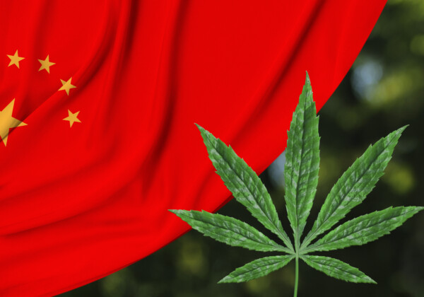 中国国旗と大麻